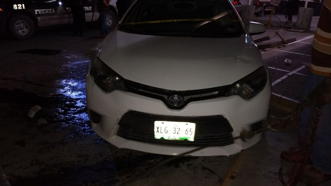 Detienen a hombres en posesión armas y vehículo