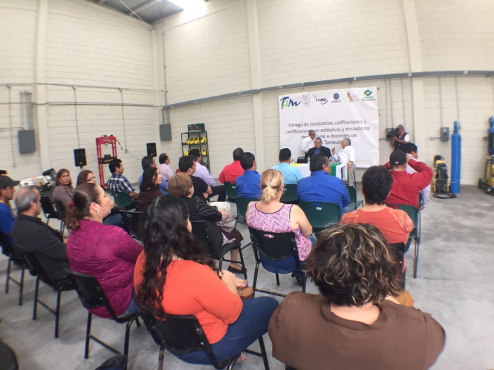 Conalep entrega certificaciones a  docentes
