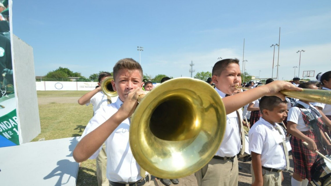 Compiten 20 Bandas de Guerra en Concurso Municipal