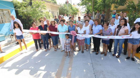 Inaugura Magda Peraza pavimentaciones en la Morelos y Cascajal