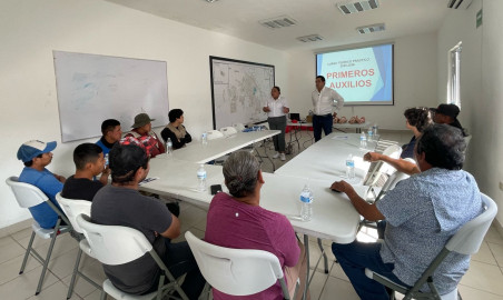 Capacitan a personal de balnearios para atender emergencias en Semana Santa