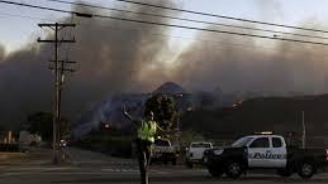 Celebridades huyen de incendios en California