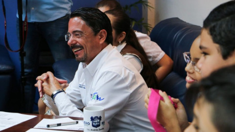 Reconocen labor de Andrés Zorrilla en área educativa 