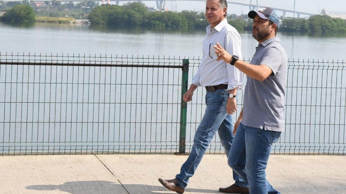 Alcalde supervisa trabajos en parque metropolitano de la Laguna del Carpintero