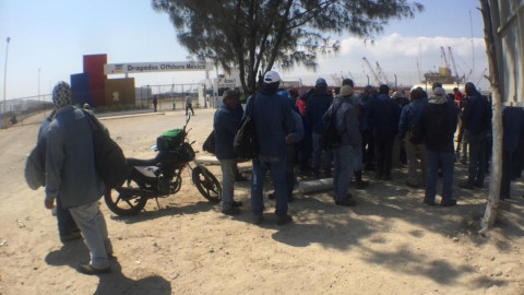 Continúa paro en constructora de plataformas