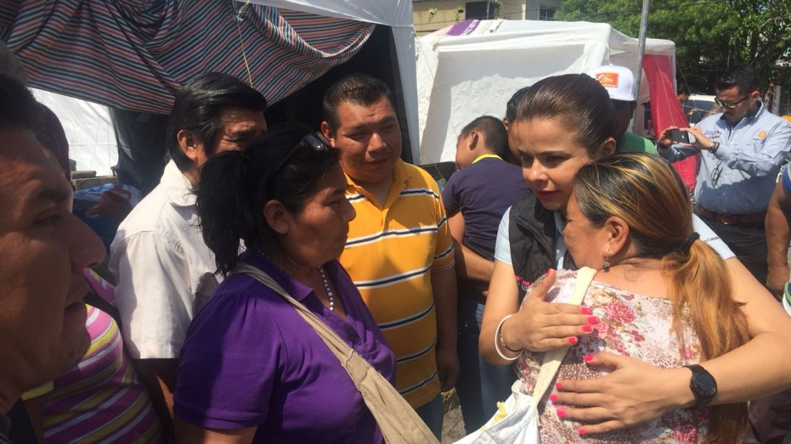 Diputada realiza donativo a víctimas de incendio