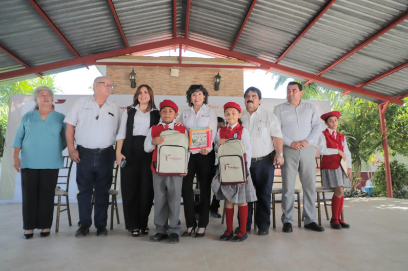 Agradecen a Américo Villarreal reconstrucción de escuela en Xicoténcatl