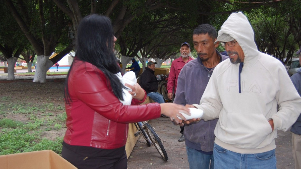 Dona DIF Río Bravo prendas de invierno