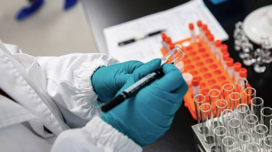 Moderna iniciará ensayos clínicos de su vacuna contra el COVID-19 en adolescentes