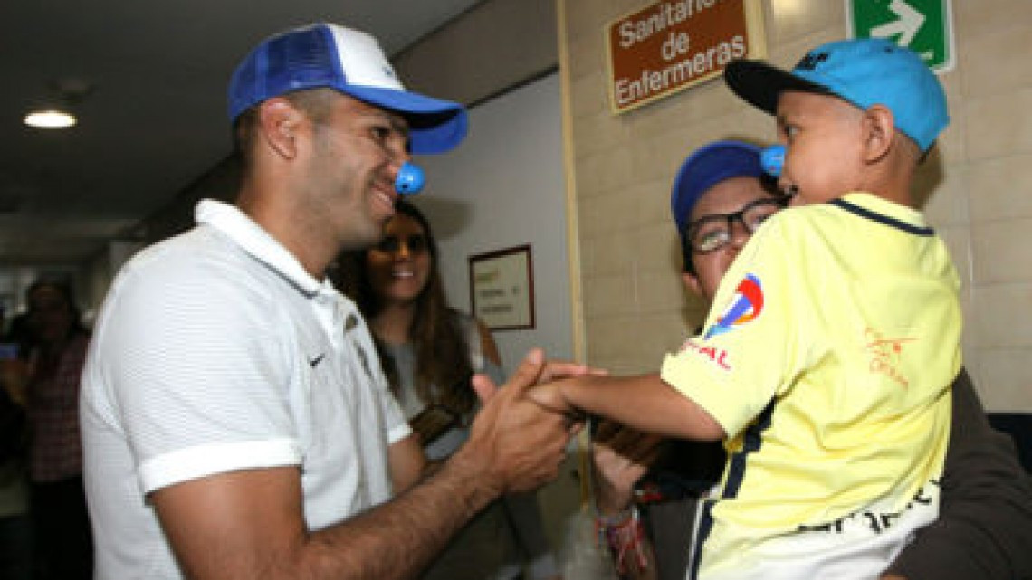 Club América visita a niños con cancer 