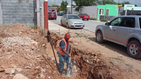 Realizan trabajos de barda perimetral en Jardín de niños
