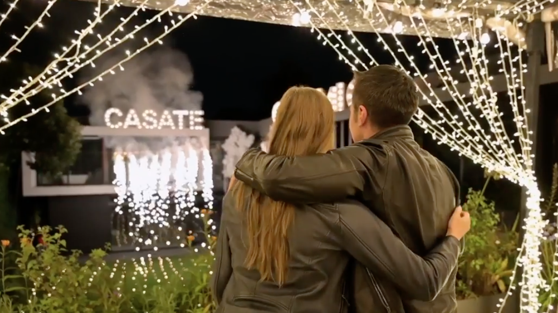 Adrián Uribe le propone matrimonio a Thuany Martins 