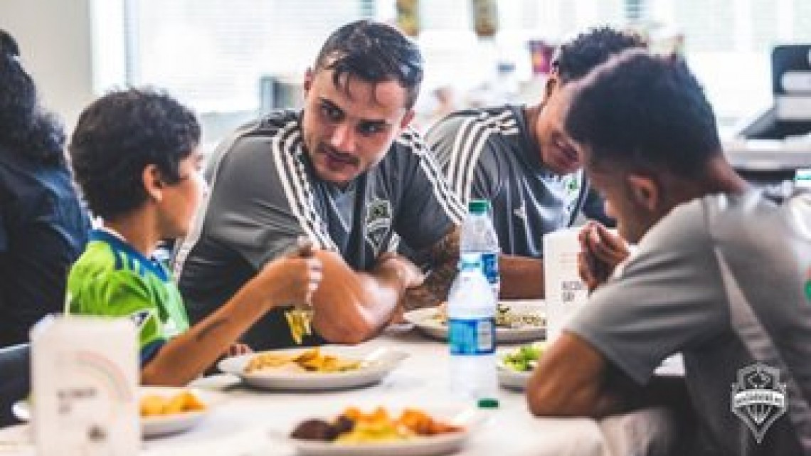 Seattle Sounders conmueve al mundo al cumplir el sueño de un niño con leucemia