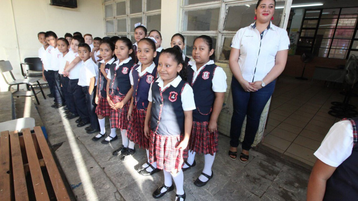 Brinda Ayuntamiento beneficios a la primaria “La Corregidora”