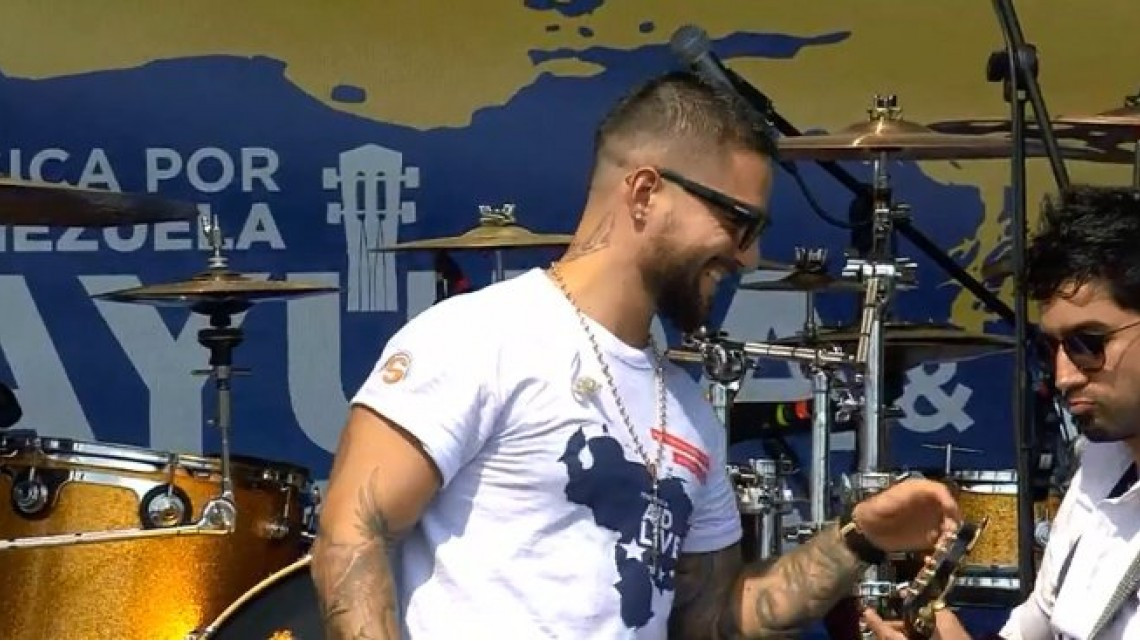 Maluma y su bastón acaparan la atención en el Venezuela Aid Live
