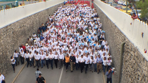 Desfilan miles de trabajadores en Reynosa