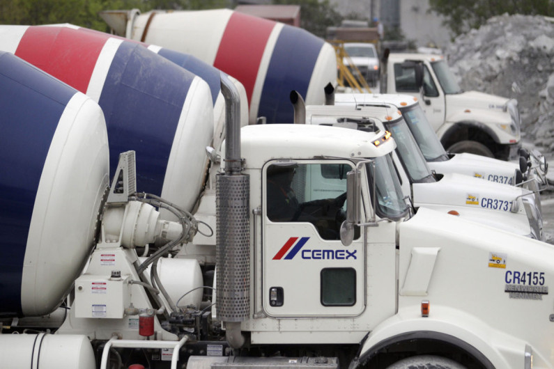 Cemex no proveerá material de construcción para el muro: vocero