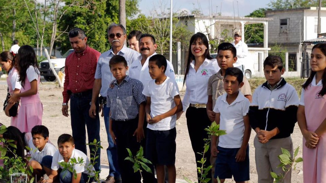 Inicia reforestación de áreas verdes en Valle Hermoso 