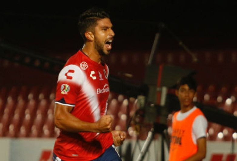 Tiburones Rojos de Veracruz vencen a la máquina azul