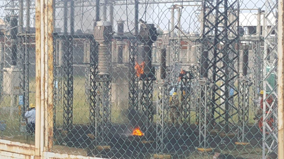 Explota transformador y deja sin luz a 7 mil familias
