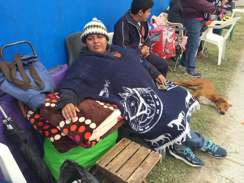 Hacen fila desde el domingo, para lograr un lugar de estudio en primarias de Altamira.