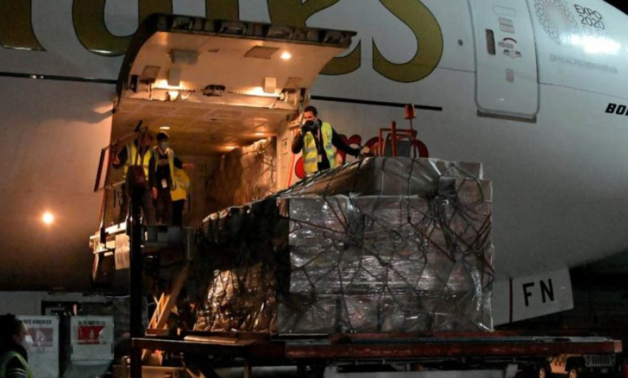 Arriban a México 870 mil vacunas contra el COVID-19 de AstraZeneca y la Universidad de Oxford