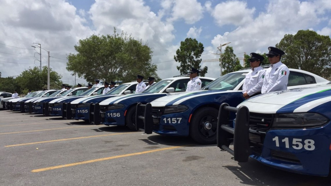 Entrega gobernador 10 patrullas de la Policía de proximidad