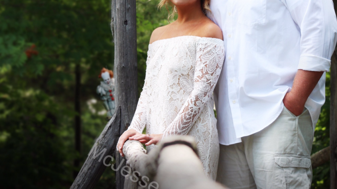 Coloca al payaso “Eso” en fotos nupciales de su hermana