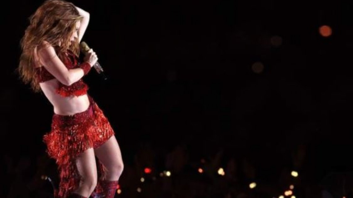 Con ritmo latino, Shakira y JLO encienden el escenario del Medio Tiempo del SB