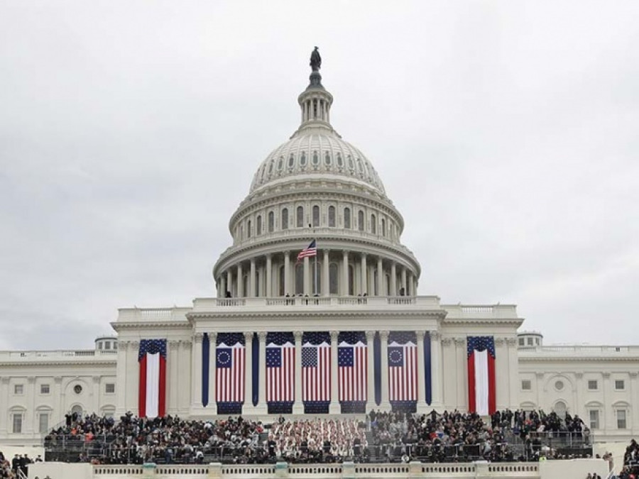 Senado de EU salva de cierre al gobierno 