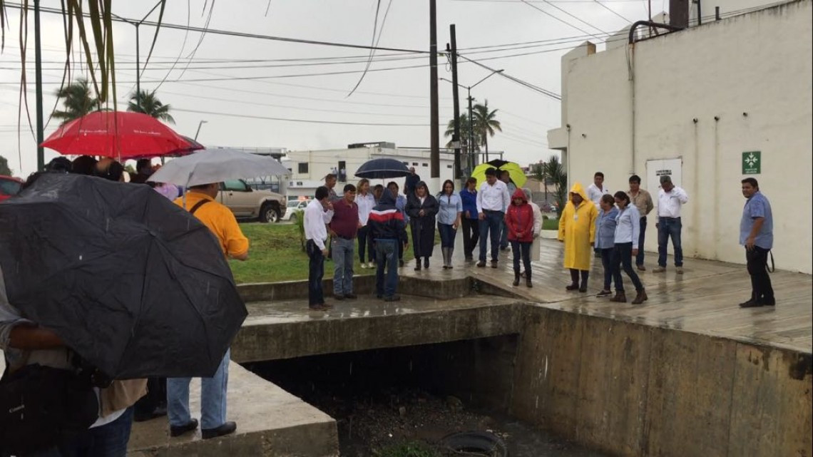 Limpieza de pluviales disminuye problemas de encharcamiento