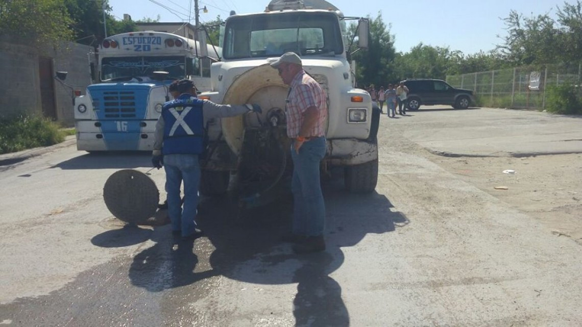 Comapa trabaja con equipo vactor