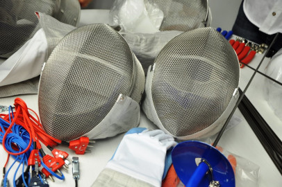 Selección de esgrima recibe equipo nuevo 