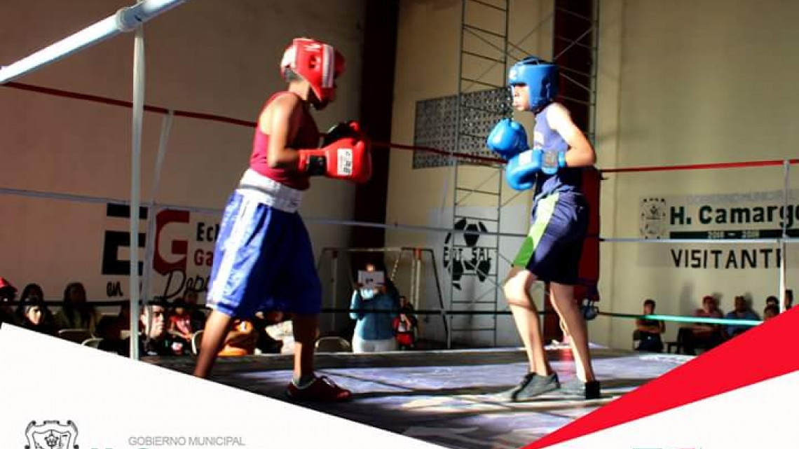 Llevan a cabo “Pelea de campeonato estatal peso Gallo” en Camargo