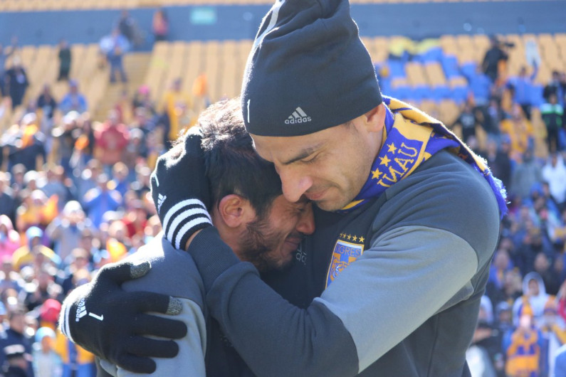 Damián Álvarez rompe en llanto en el Volcán