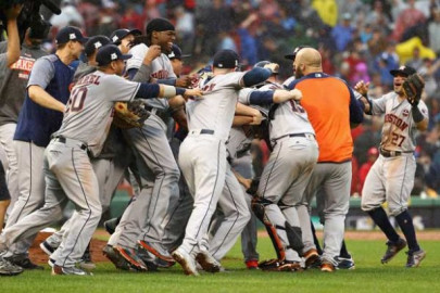 Astros avanza a la serie de campeonato de la Americana