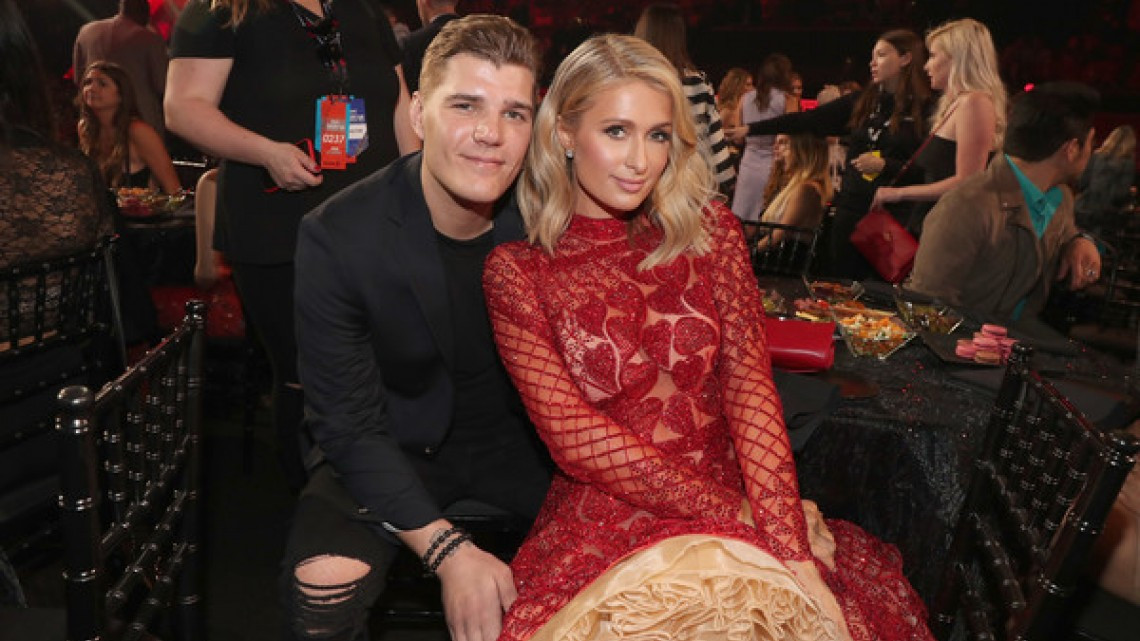 Paris Hilton pierde su anillo de compromiso