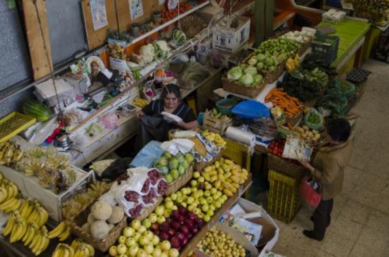 Baja en productos de canasta básica en un 50%