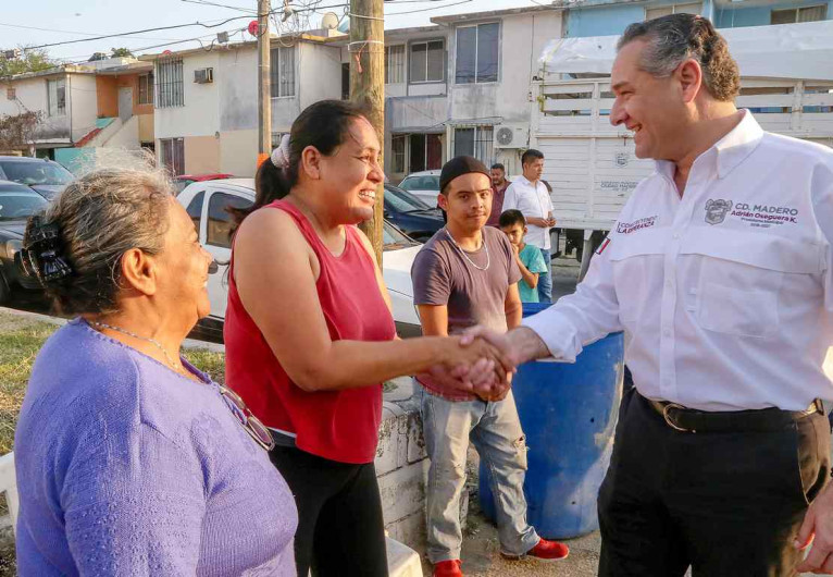 Gobierno de Adrián Oseguera atiende necesidades en colonias maderenses