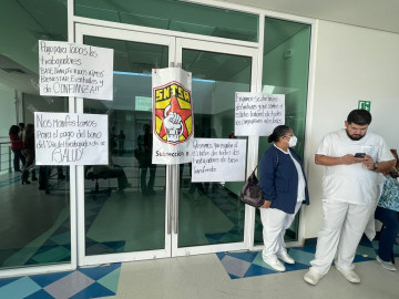 Toman oficinas del HG y Jurisdicción Sanitaria por falta de pago del IMSS-Bienestar