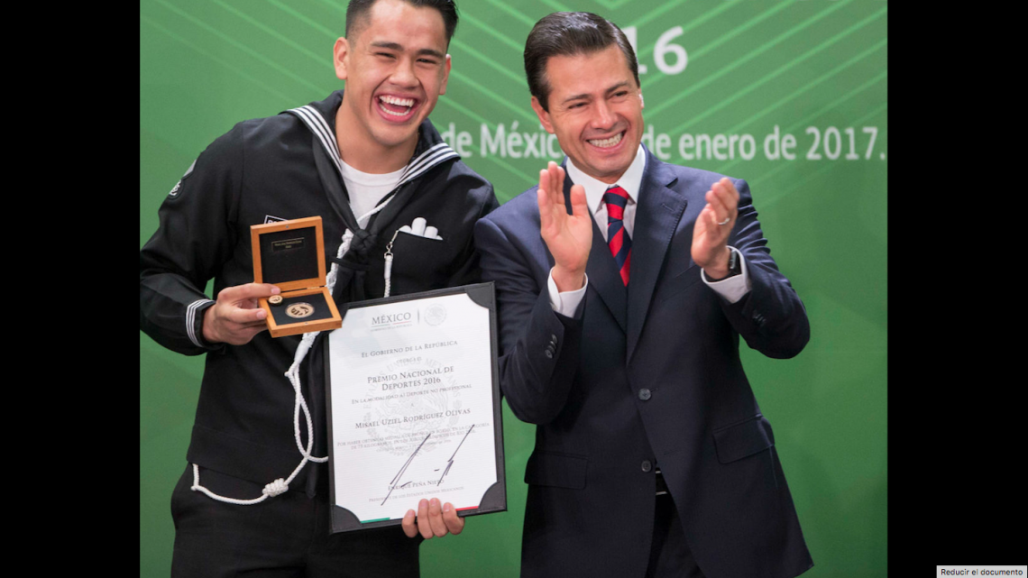 Entrega EPN reconocimiento Premio Nacional de Deportes 2016