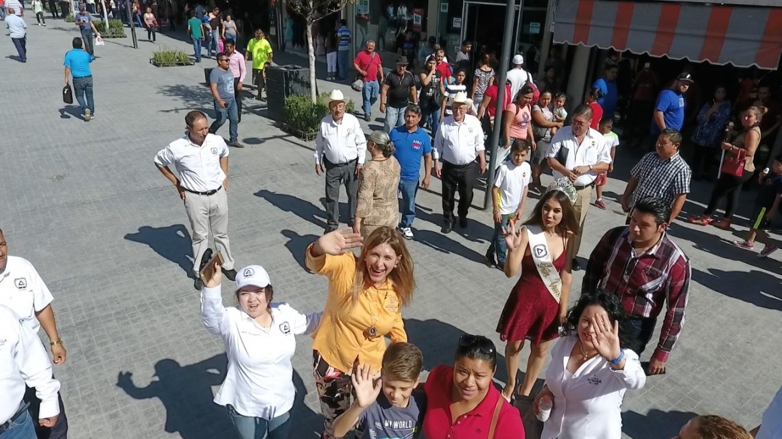 Promociona alcaldesa el buen fin con recorrido y compras