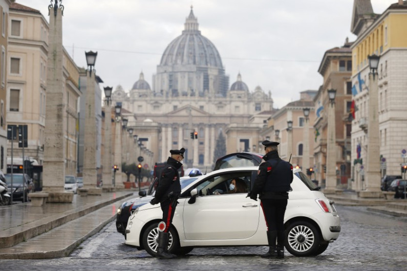 Extiende Italia una semana las restricciones por el COVID-19
