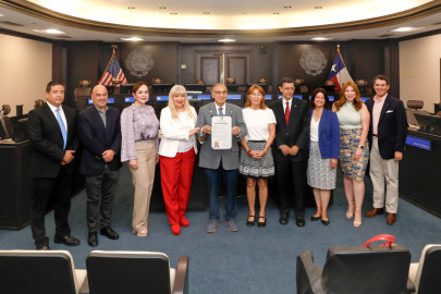 Fortalece Carmen Lilia Canturosas lazos con Laredo, Texas a través del deporte y la salud