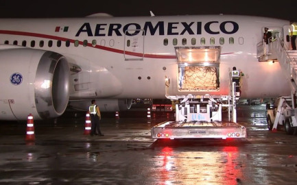 Llega séptimo cargamento con insumos médicos contra COVID-19