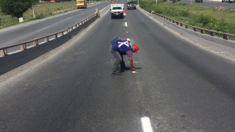 Instalan vialetas reflejantes en el libramiento Monterrey-Reynosa 
