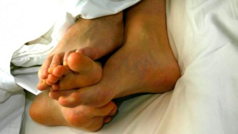 Mujer muere de infarto durante el sexo en su noche de bodas