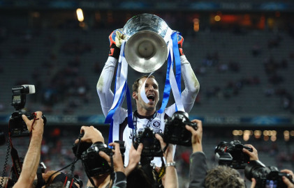 Petr Cech anuncia su retiro del fútbol