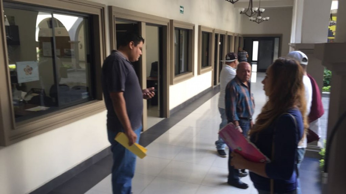 Gestionan descuento para trámite de licencia a operadores de transporte público