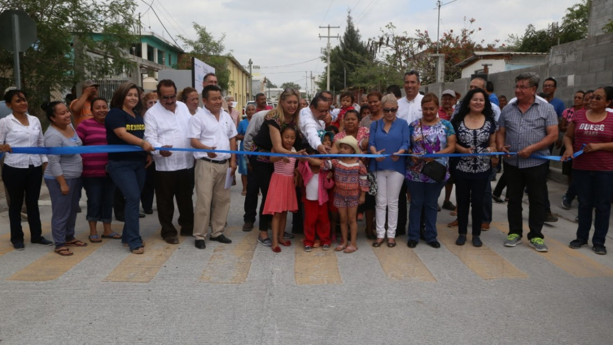 Inauguran pavimentaciones en la colonia Esperanza